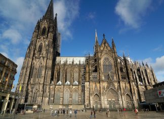 Tham quan nhà thờ Cologne – tuyệt tác kiến trúc vĩ đại nước Đức