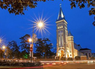 Check in nhà thờ Con Gà – điểm du lịch Đà Lạt miễn phí không thể bỏ qua